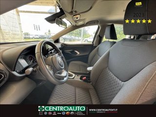 TOYOTA Yaris 1.5h Business 12