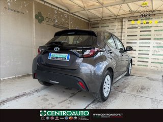 TOYOTA Yaris 1.5h Business 6